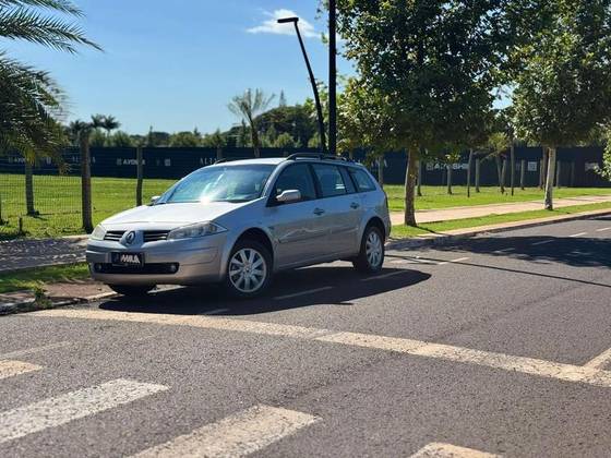 RENAULT MEGANE 2.0 DYNAMIQUE GRAND TOUR 16V GASOLINA 4P AUTOMÁTICO